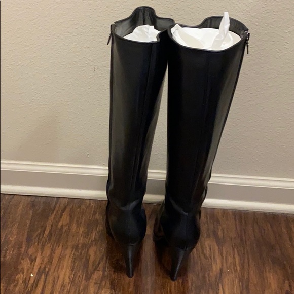 Beautiful Prada Boots - Picture 5 of 15